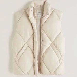 Abercrombie and Fitch Quilted Oversize Puffer Vest in Ivory Size Small
